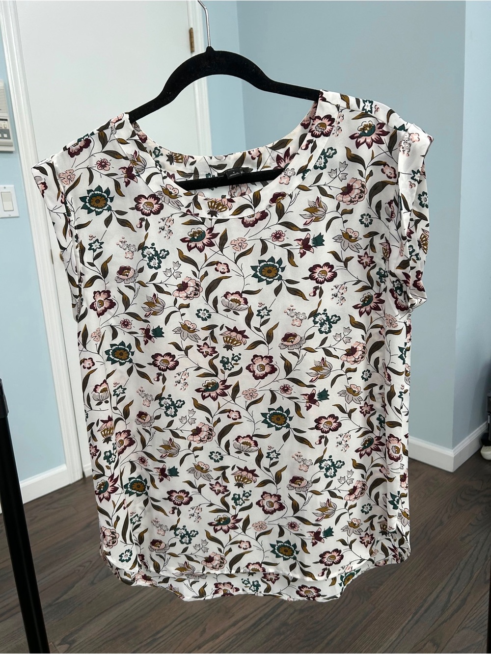 Ann Taylor White Floral Cap-Sleeve Blouse with Pink and Green Flowers